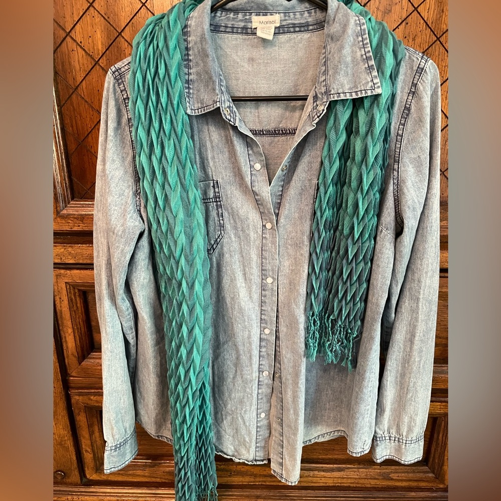 Denim Button up with pearl snaps Size Large